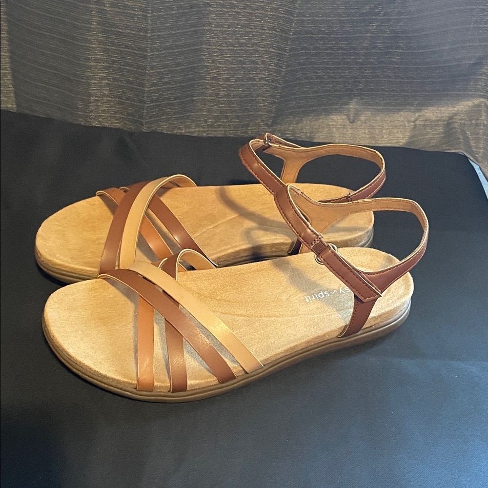 Easy Spirit Tan and Brown Sandals